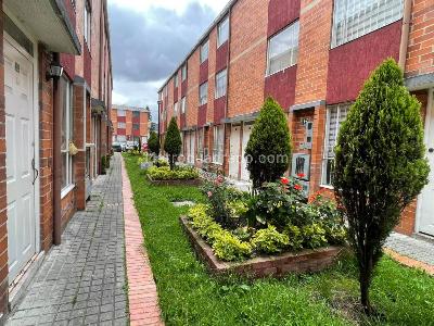 Casa de 4 alcobas en venta en Castilla, Bogotá, 65 m² · foto 3 de 20