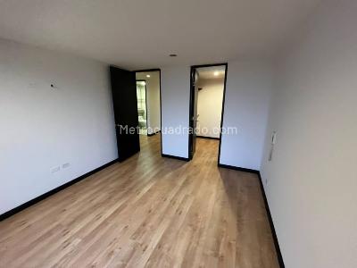Apartamento de 3 alcobas en arriendo en Lagos De Cordoba Niza, Bogotá, 199 m² · foto 5 de 13