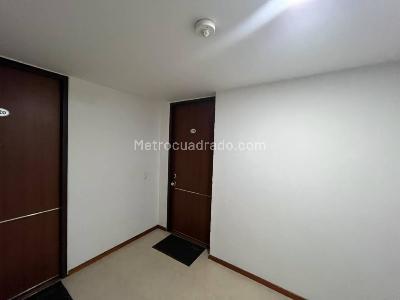 Apartamento de 3 alcobas en arriendo en Lagos De Cordoba Niza, Bogotá, 199 m² · foto 6 de 13
