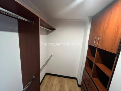 Apartamento de 3 alcobas en arriendo en Lagos De Cordoba Niza, Bogotá, 199 m² · foto 7 de 13