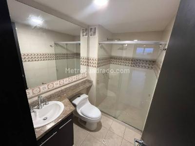 Apartamento de 3 alcobas en arriendo en Lagos De Cordoba Niza, Bogotá, 199 m² · foto 9 de 13