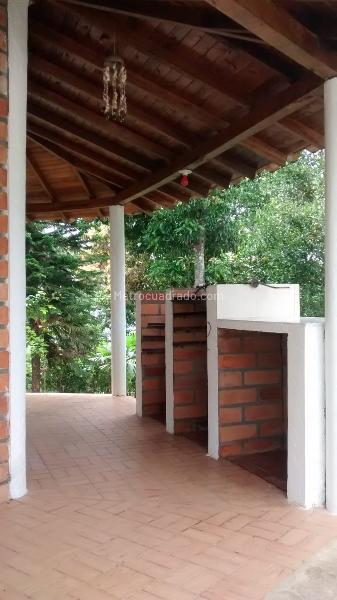 4BR Country House in Sopetran (6400 m²) for Sale - 4