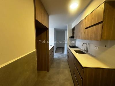 Apartamento de 2 alcobas en venta en El Porvenir, Rionegro, 48 m² · foto 2 de 12