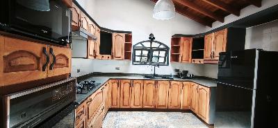 Casa de 5 alcobas en arriendo en Rionegro, Rionegro, 720 m² · foto 3 de 20