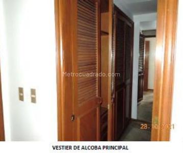 Apartamento de 3 alcobas en venta en Chico Santa Barbara, Bogotá, 157 m² · foto 15 de 18