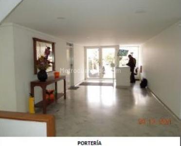 Apartamento de 3 alcobas en venta en Chico Santa Barbara, Bogotá, 157 m² · foto 3 de 18