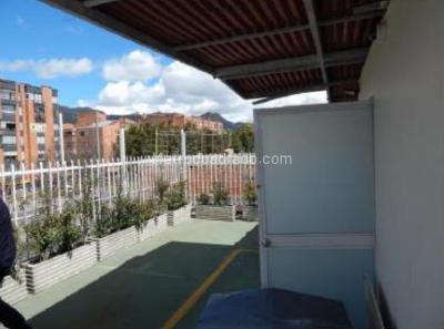 Casa de 5 alcobas en venta en Polo Club, Bogotá, 320 m² · foto 12 de 17