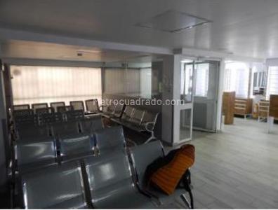 Casa de 5 alcobas en venta en Polo Club, Bogotá, 320 m² · foto 2 de 17