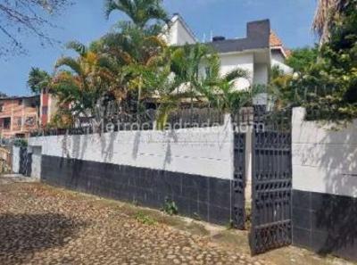 Casa de 3 alcobas en venta en Lagos Del Cacique, Bucaramanga, 307 m² · foto 2 de 15
