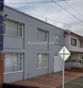 Casa de 5 alcobas en venta en Normandia, Bogotá, 412 m² · foto 4 de 4