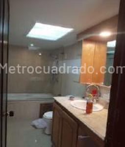 Casa de 5 alcobas en venta en Bosque Calderon, Bogotá, 38 m² · foto 2 de 4
