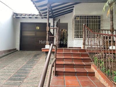 Casa de 4 alcobas en venta en Cristales, Cali, 396 m² · foto 3 de 20