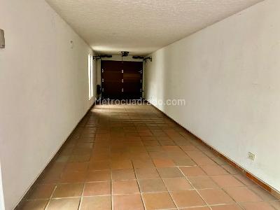 Casa de 4 alcobas en venta en Cristales, Cali, 396 m² · foto 9 de 20
