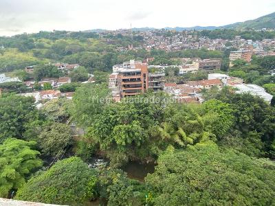 Apartamento de 3 alcobas en venta en Santa Teresita, Cali, 300 m² · foto 2 de 20