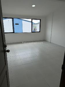 Apartamento de 2 alcobas en venta en La Lorena Ii, Pereira, 65 m² · foto 2 de 17
