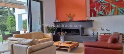 Casa de 5 alcobas en arriendo en Av Colibris, Pereira, 300 m² · foto 2 de 16