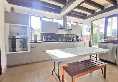 Casa de 5 alcobas en arriendo en Av Colibris, Pereira, 300 m² · foto 4 de 16