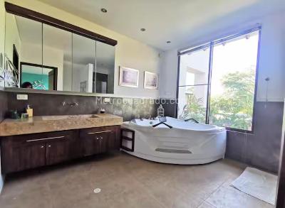 Casa de 5 alcobas en arriendo en Av Colibris, Pereira, 300 m² · foto 10 de 16