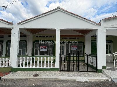 Casa de 3 alcobas en venta en Brisas De Girardot, Girardot, 96 m² · foto 2 de 11