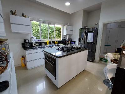 Casa de 4 alcobas en venta en Avenida 19, Armenia, 408 m² · foto 2 de 20