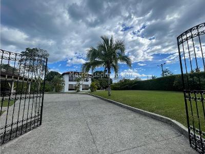 Casa de 5 alcobas en venta en Club Campestre, Armenia · foto 2 de 20