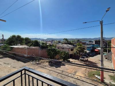Casa de 4 alcobas en venta en San Antonio, Girardot, 184 m² · foto 4 de 20
