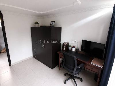Apartamento de 3 alcobas en venta en Villa Alsacia Castilla, Bogotá, 54 m² · foto 4 de 15