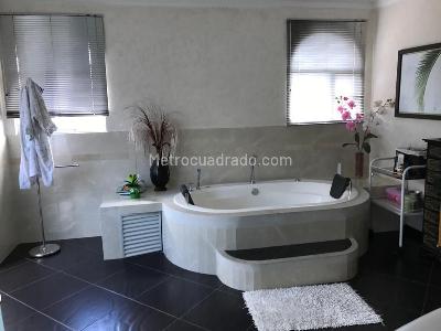 Casa de 5 alcobas en arriendo en Puente Vargas, Cajicá · foto 5 de 9