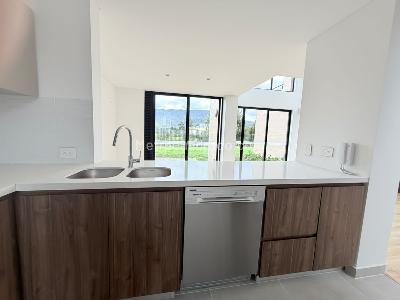Casa de 3 alcobas en arriendo en Br Aquitania, Chía, 320 m² · foto 4 de 16