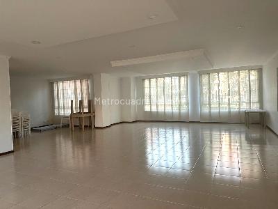 Apartamento de 4 alcobas en venta en Ciudad Salitre Oriental, Bogotá, 161 m² · foto 16 de 20