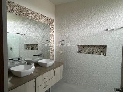 Casa de 3 alcobas en venta en Av Centenario Norte, Armenia, 1564 m² · foto 12 de 20