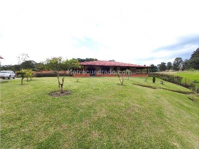 Casa de 3 alcobas en venta en Circasia Armenia, Armenia, 300 m² · foto 2 de 20
