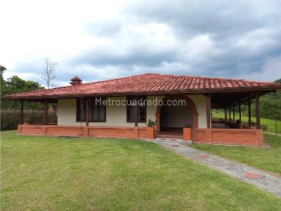 Casa de 3 alcobas en venta en Circasia Armenia, Armenia, 300 m² · foto 3 de 20