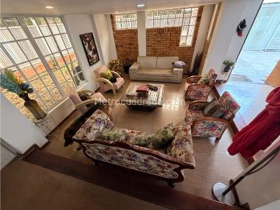 Casa de 4 alcobas en venta en Los Profesionales, Armenia, 350 m² · foto 2 de 20