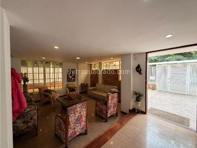 Casa de 4 alcobas en venta en Los Profesionales, Armenia, 350 m² · foto 3 de 20