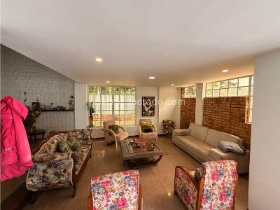 Casa de 4 alcobas en venta en Los Profesionales, Armenia, 350 m² · foto 4 de 20