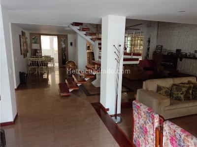 Casa de 4 alcobas en venta en Los Profesionales, Armenia, 350 m² · foto 5 de 20