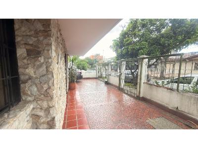 Casa de 4 alcobas en venta en La Flora, Cali, 478 m² · foto 3 de 20