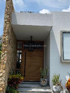 Casa de 5 alcobas en venta en Cerritos Cafelia, Pereira · foto 2 de 19