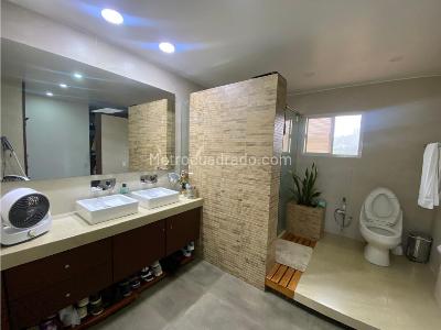Casa de 4 alcobas en venta en Ciudad Jardin, Cali, 786 m² · foto 17 de 20
