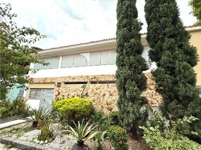 Casa de 5 alcobas en venta en Santa Monica, Cali, 251 m² · foto 2 de 19