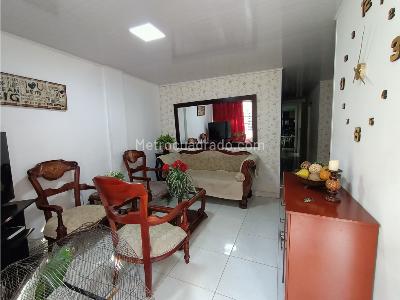 Casa de 5 alcobas en venta en Guayacanes, Cali, 104 m² · foto 2 de 20