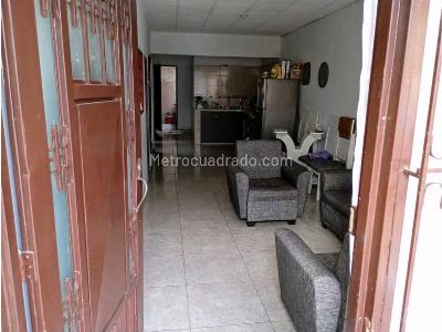Casa de 5 alcobas en venta en Los Lagos, Cali, 250 m² · foto 2 de 9