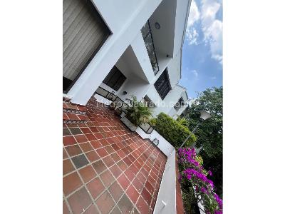 Casa de 5 alcobas en venta en Santa Rita, Cali, 212 m² · foto 3 de 20