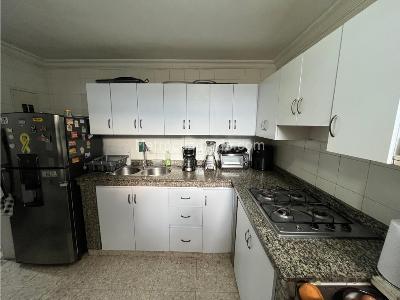Apartamento de 3 alcobas en venta en El Limonar, Cali, 102 m² · foto 3 de 13