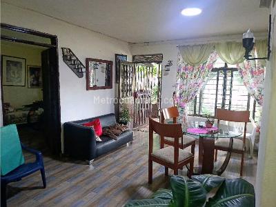 Casa de 5 alcobas en venta en Alfonzo Lopez, Cali, 330 m² · foto 3 de 14