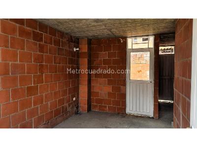 Casa de 1 alcoba en venta en Cali, Cali, 35 m² · foto 2 de 9