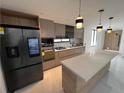 Casa de 3 alcobas en venta en Ciudad 2000, Cali, 239 m² · foto 4 de 20