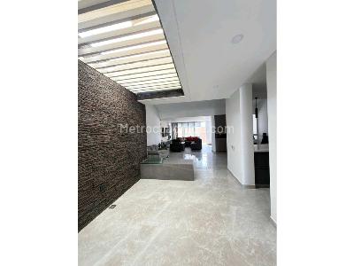 Casa de 4 alcobas en venta en El Castillo (Jamundi), Cali, 409 m² · foto 2 de 16