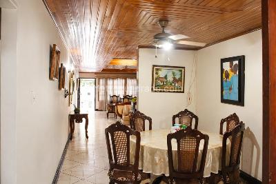 Casa de 3 alcobas en venta en La Campiña, Barranquilla, 304 m² · foto 2 de 5